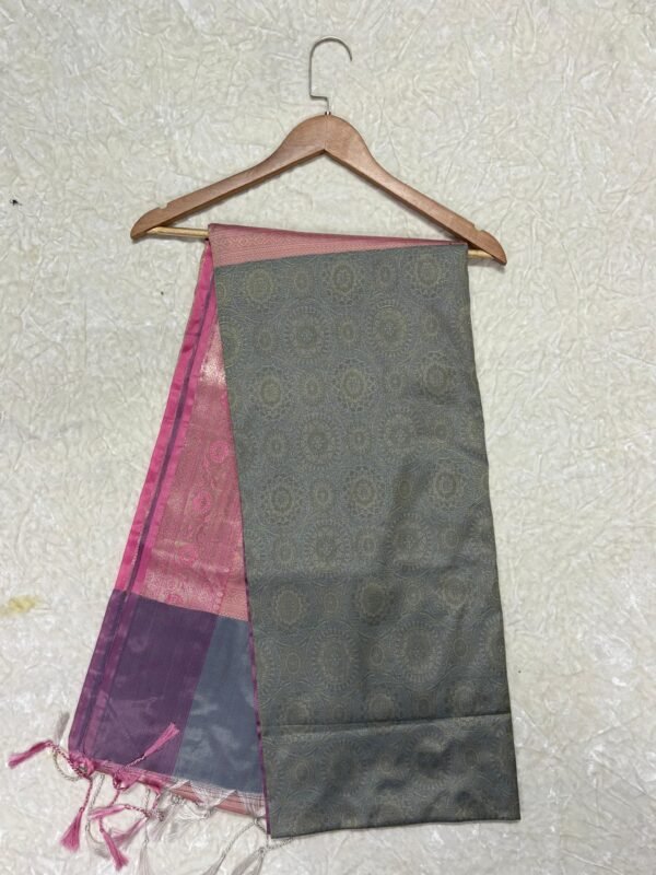 Elegant Jamawar Banarasi Saree with Zari Weaving - Image 3