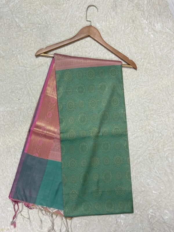 Elegant Jamawar Banarasi Saree with Zari Weaving - Image 4